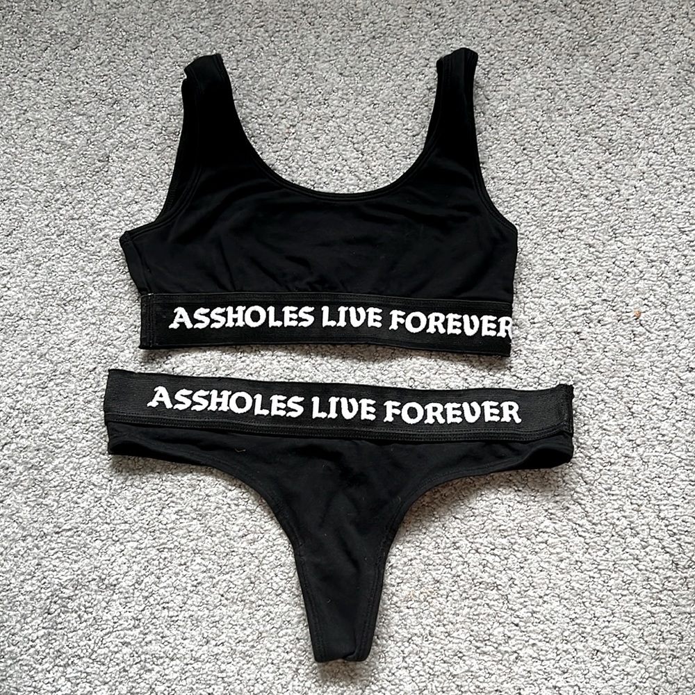 Assholes live forever set